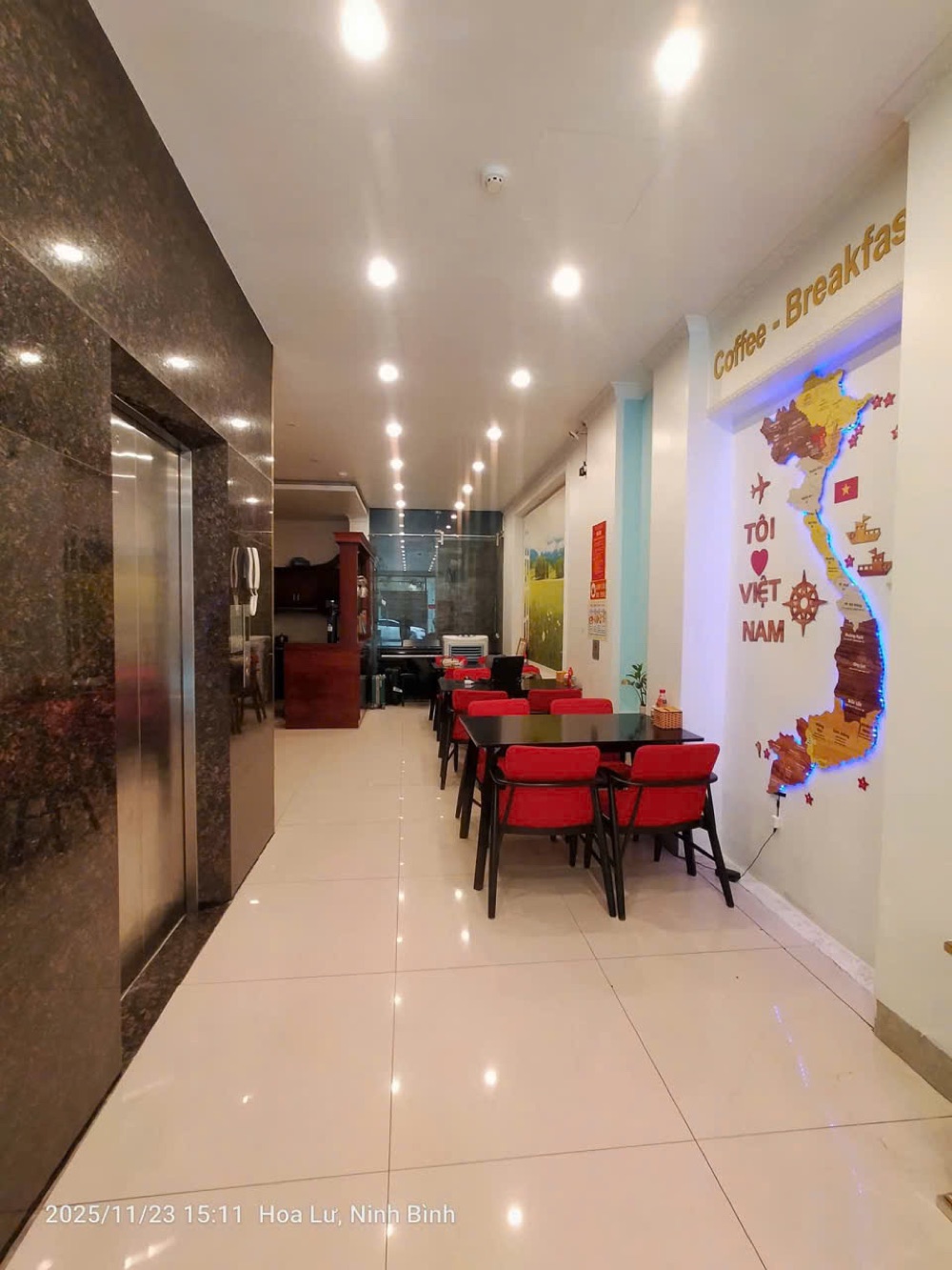 The Coffee and breakfast area at Camellia Hotel