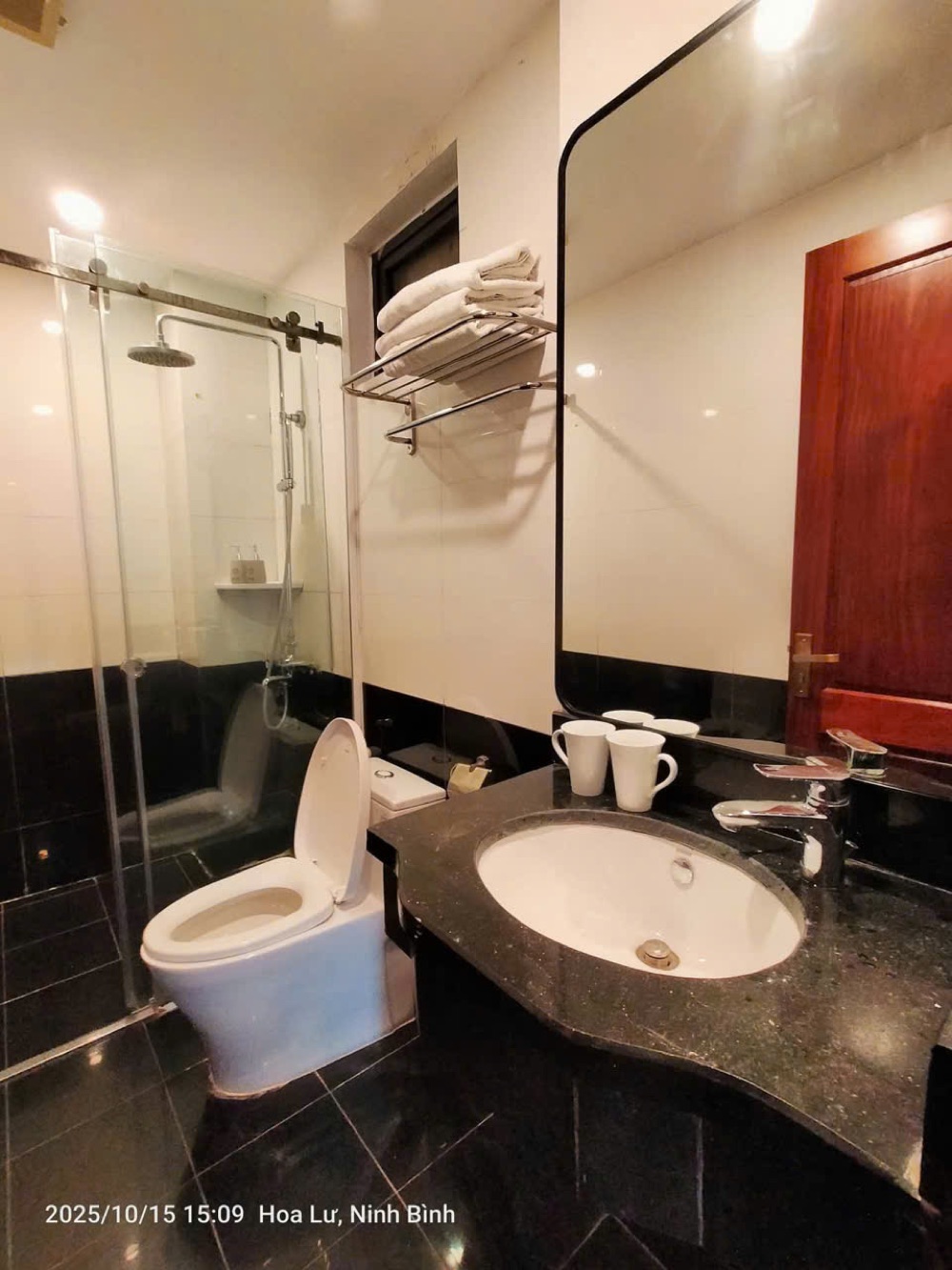 Modern bathroom with walk-in shower at Camellia Hotel
